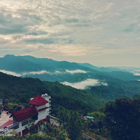 Blue Pine Resort Лансдаун Екстериор снимка