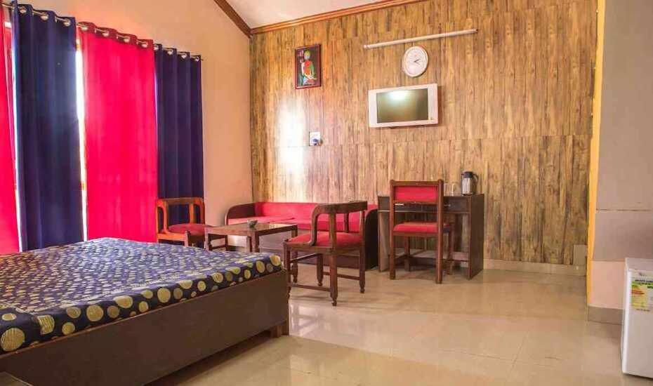 Blue Pine Resort Лансдаун Екстериор снимка