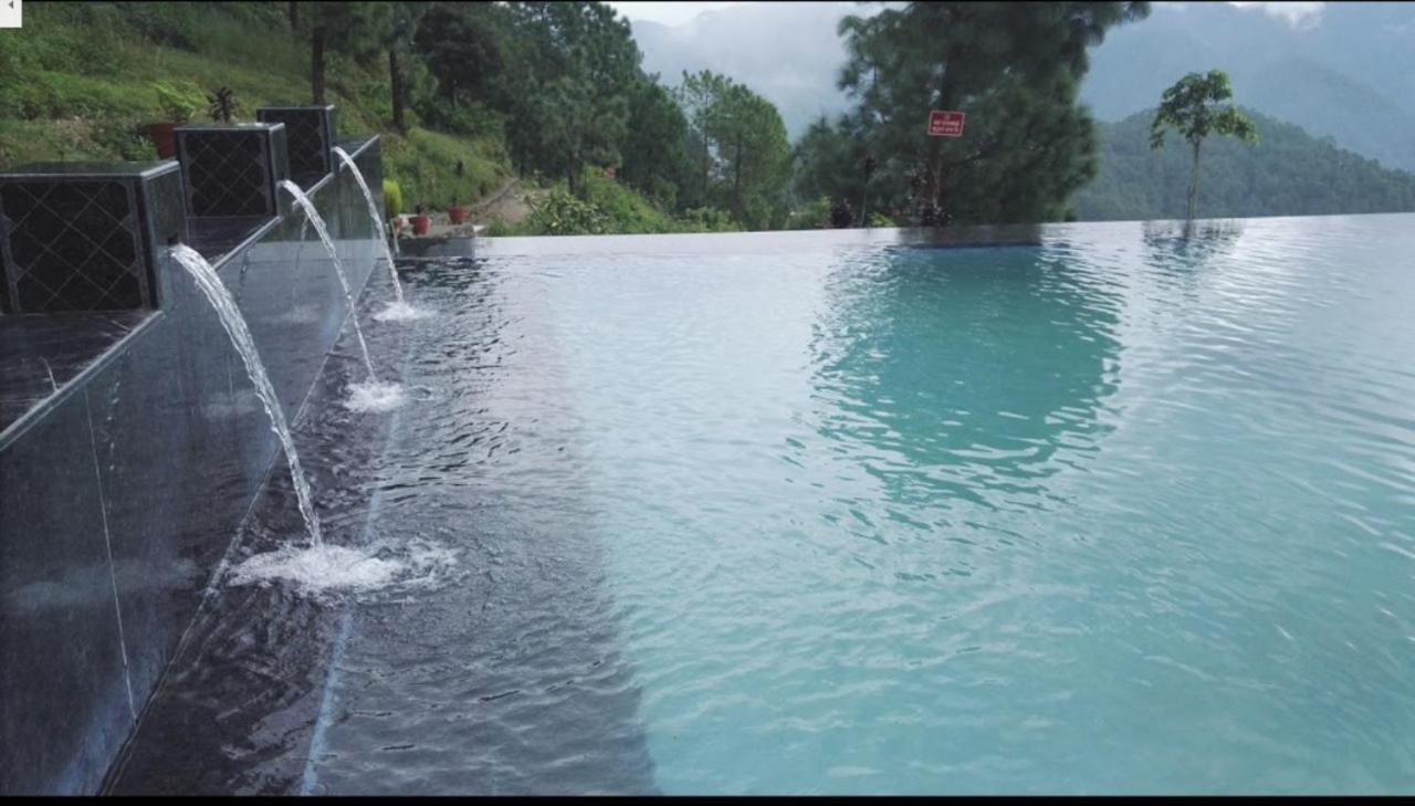 Blue Pine Resort Лансдаун Екстериор снимка
