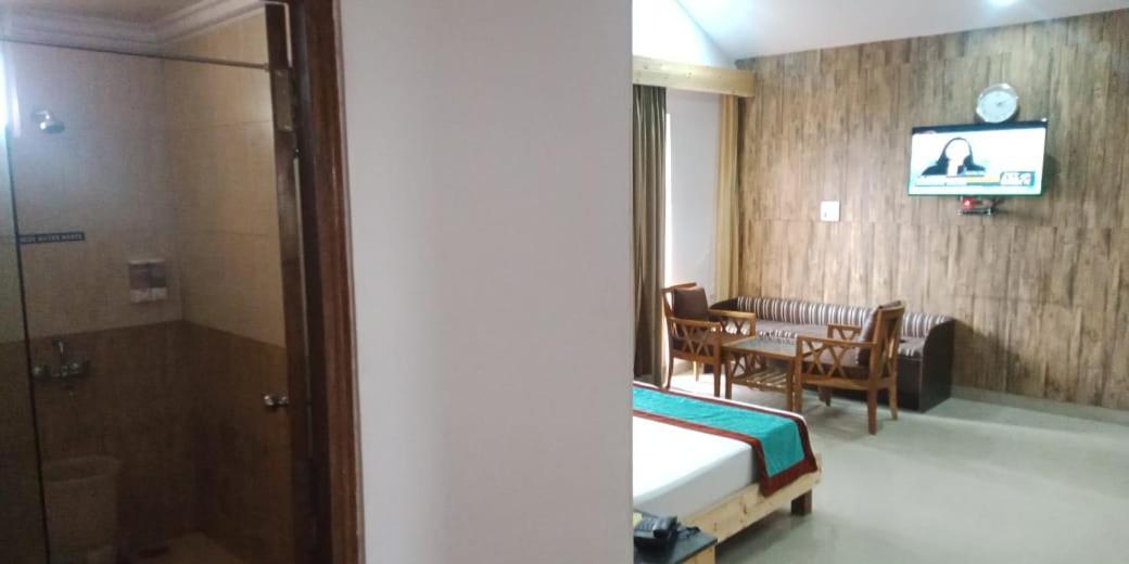 Blue Pine Resort Лансдаун Екстериор снимка