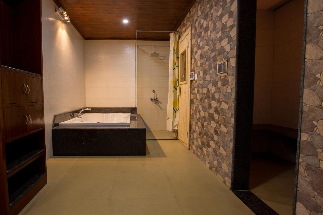 Blue Pine Resort Лансдаун Екстериор снимка