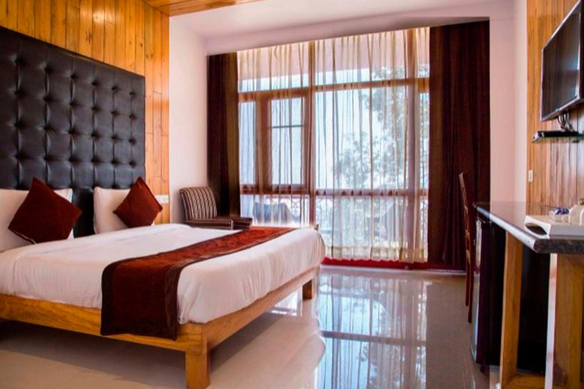 Blue Pine Resort Лансдаун Екстериор снимка