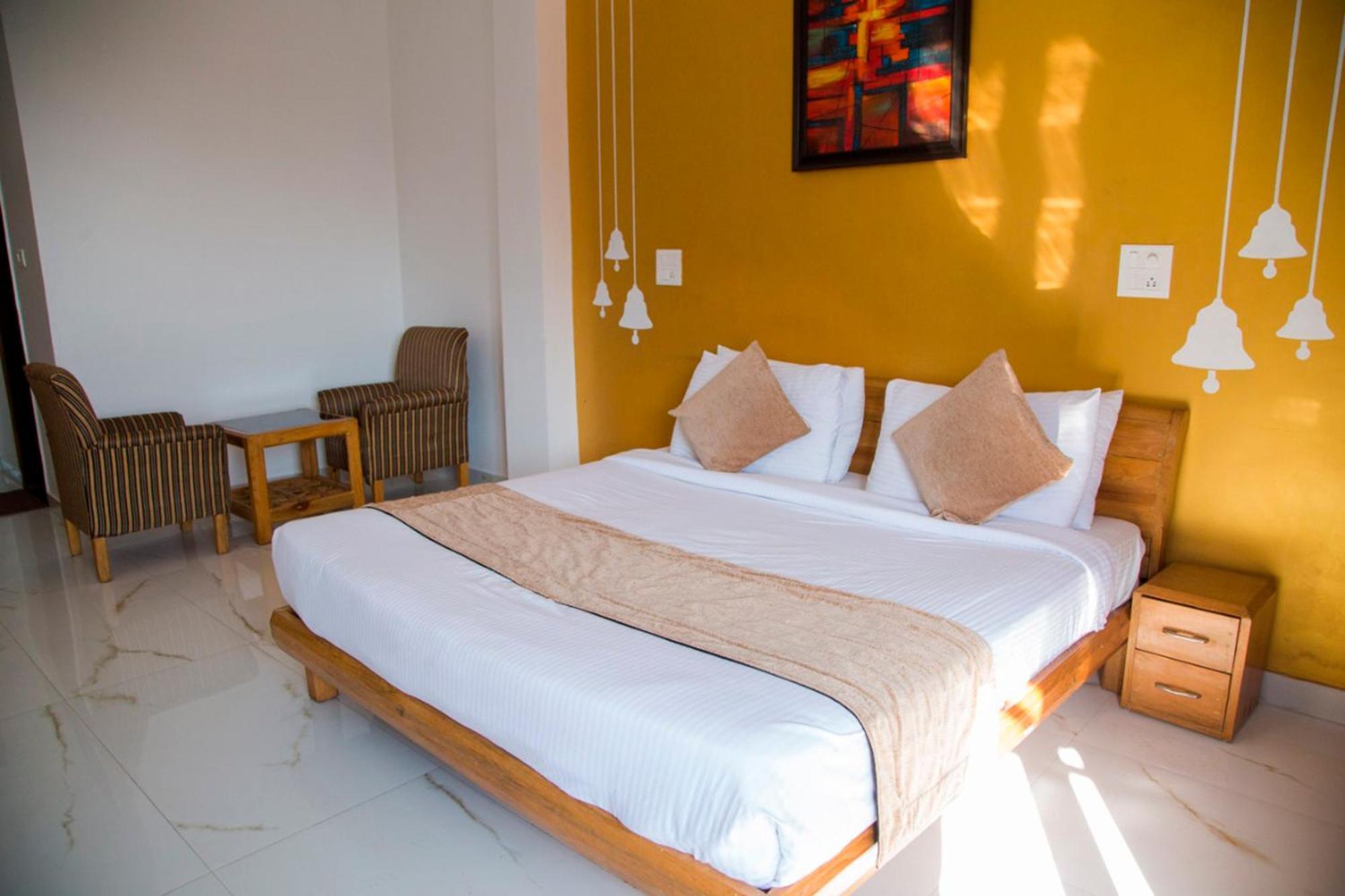Blue Pine Resort Лансдаун Екстериор снимка