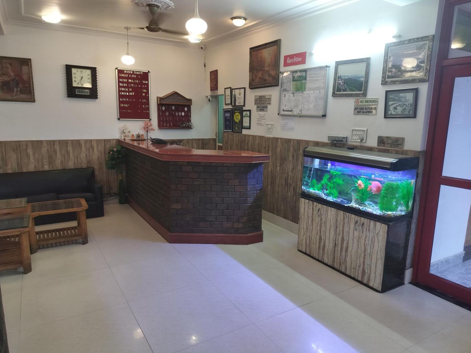 Blue Pine Resort Лансдаун Екстериор снимка