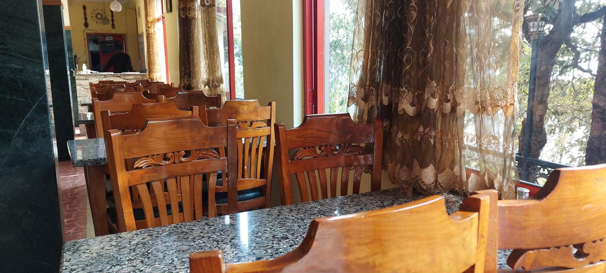 Blue Pine Resort Лансдаун Екстериор снимка