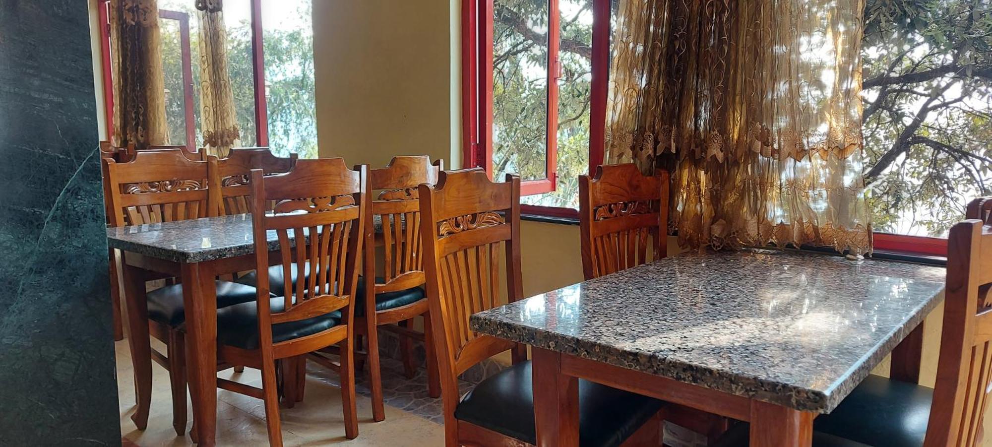 Blue Pine Resort Лансдаун Екстериор снимка