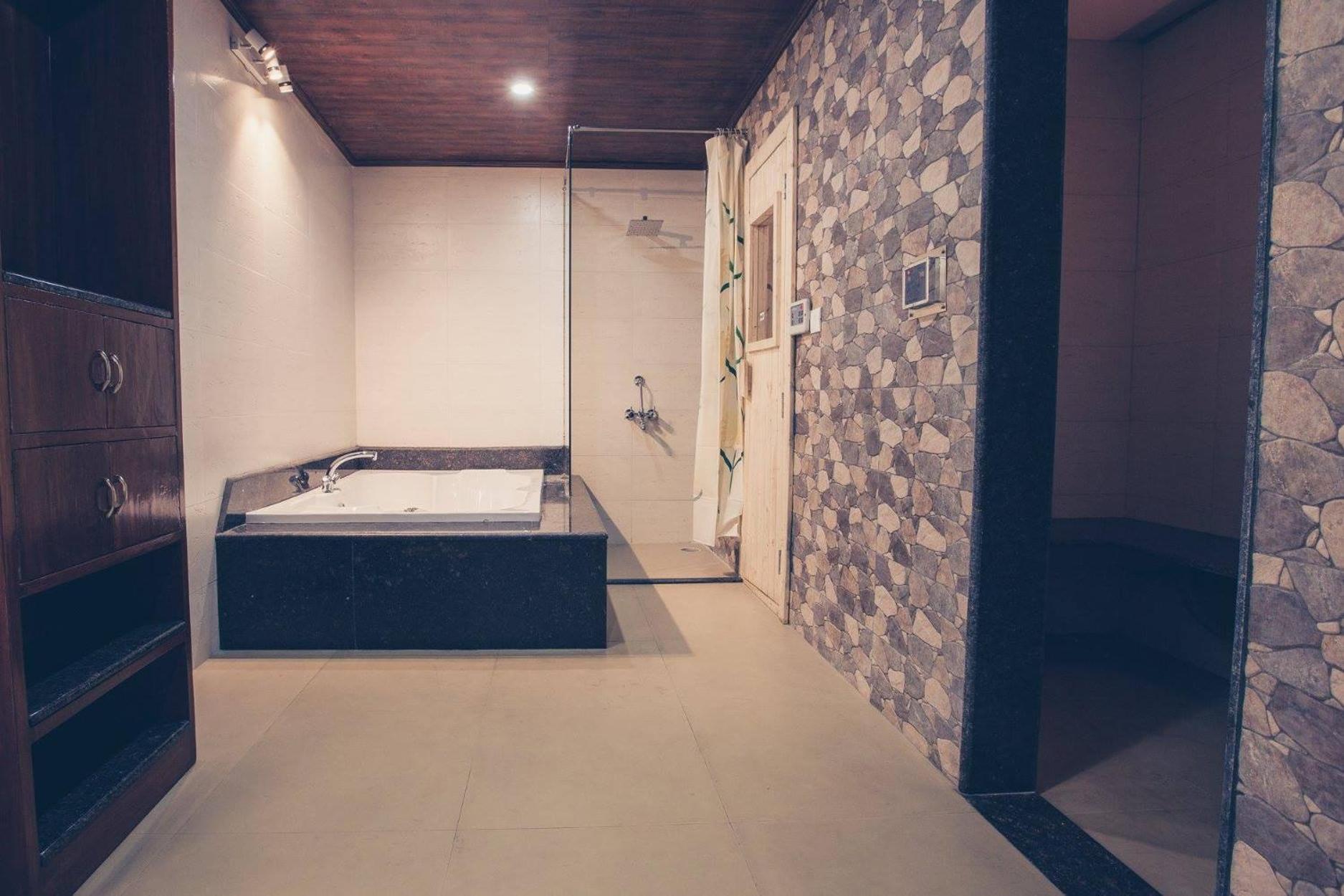 Blue Pine Resort Лансдаун Екстериор снимка
