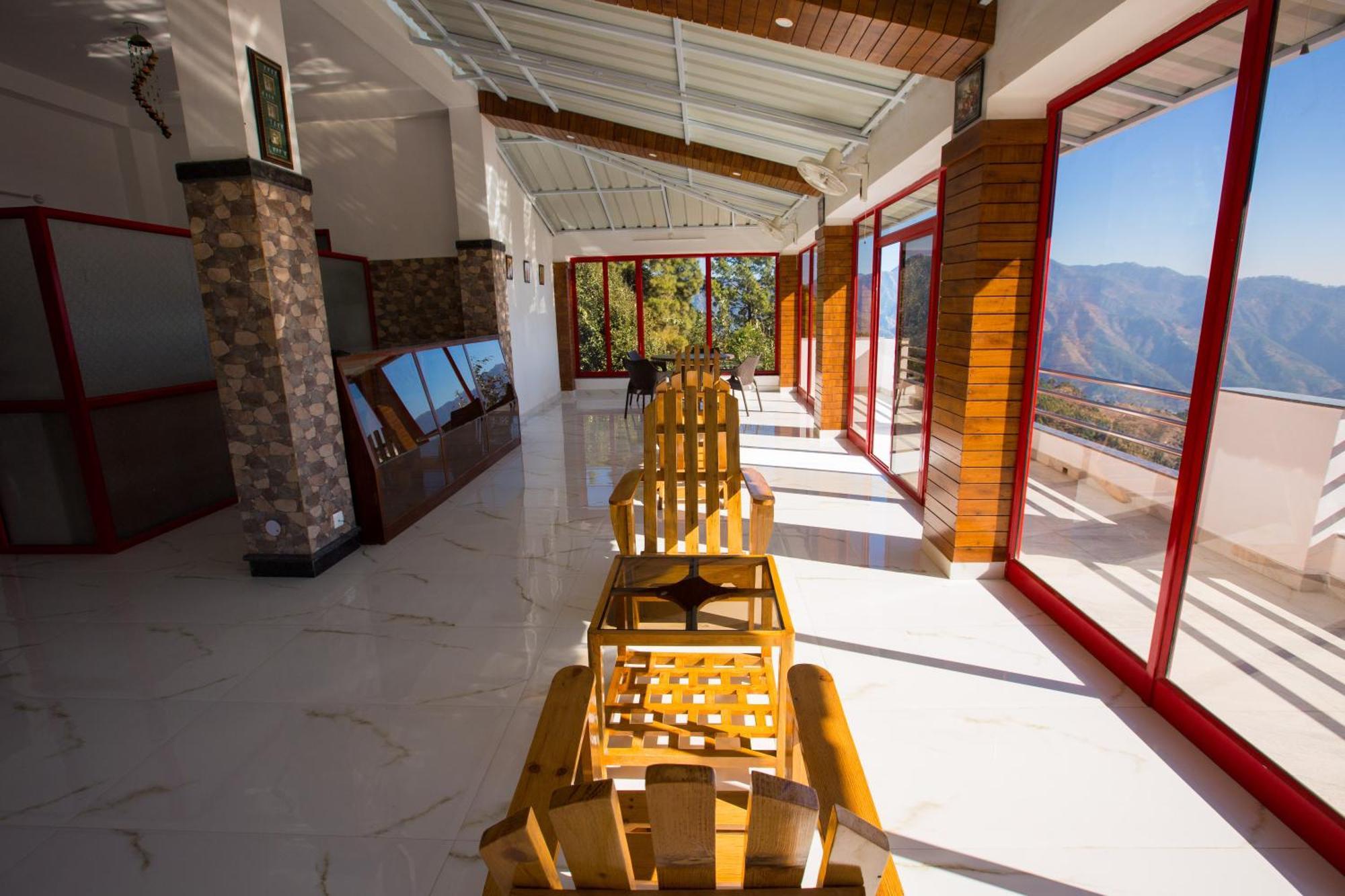 Blue Pine Resort Лансдаун Екстериор снимка