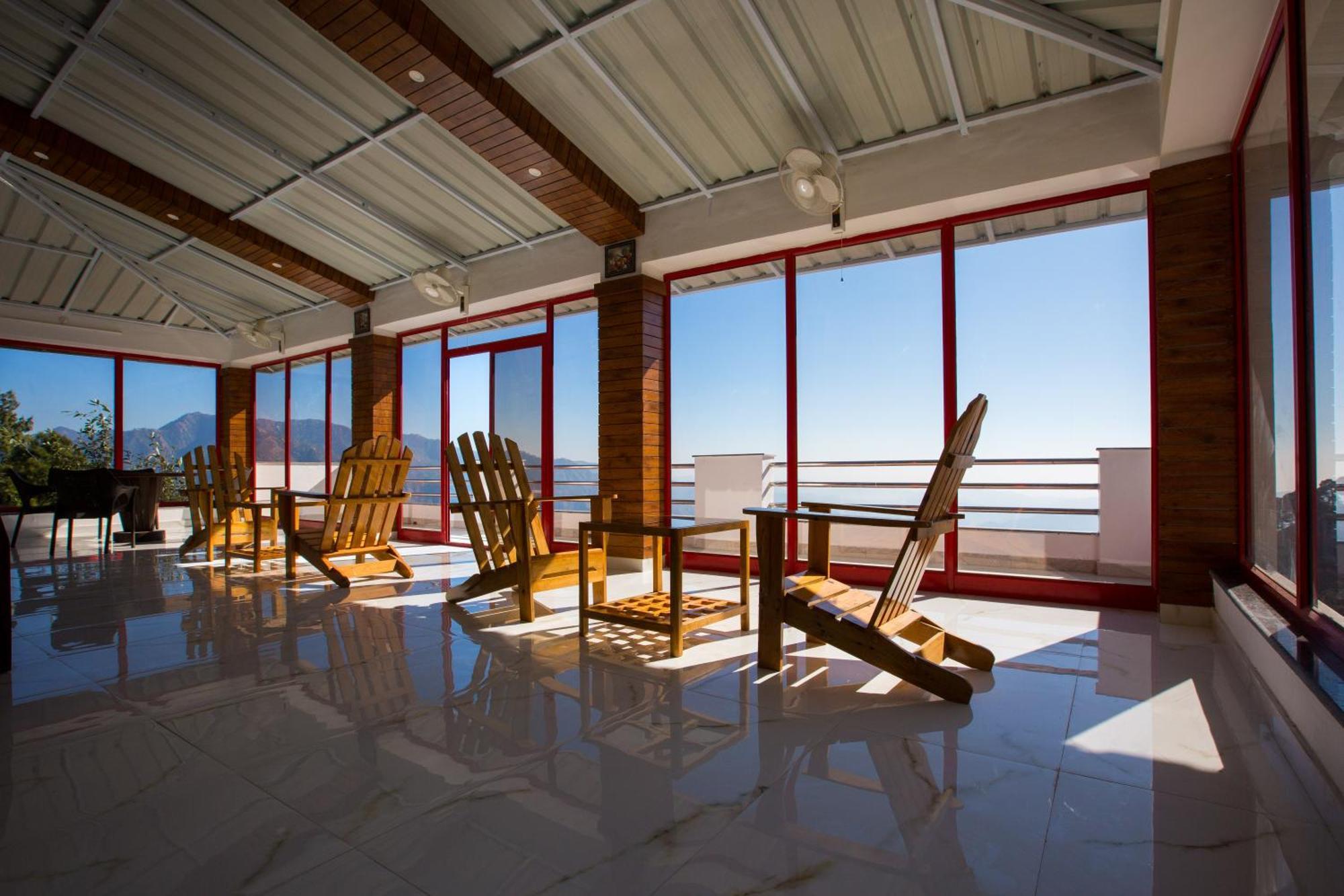 Blue Pine Resort Лансдаун Екстериор снимка