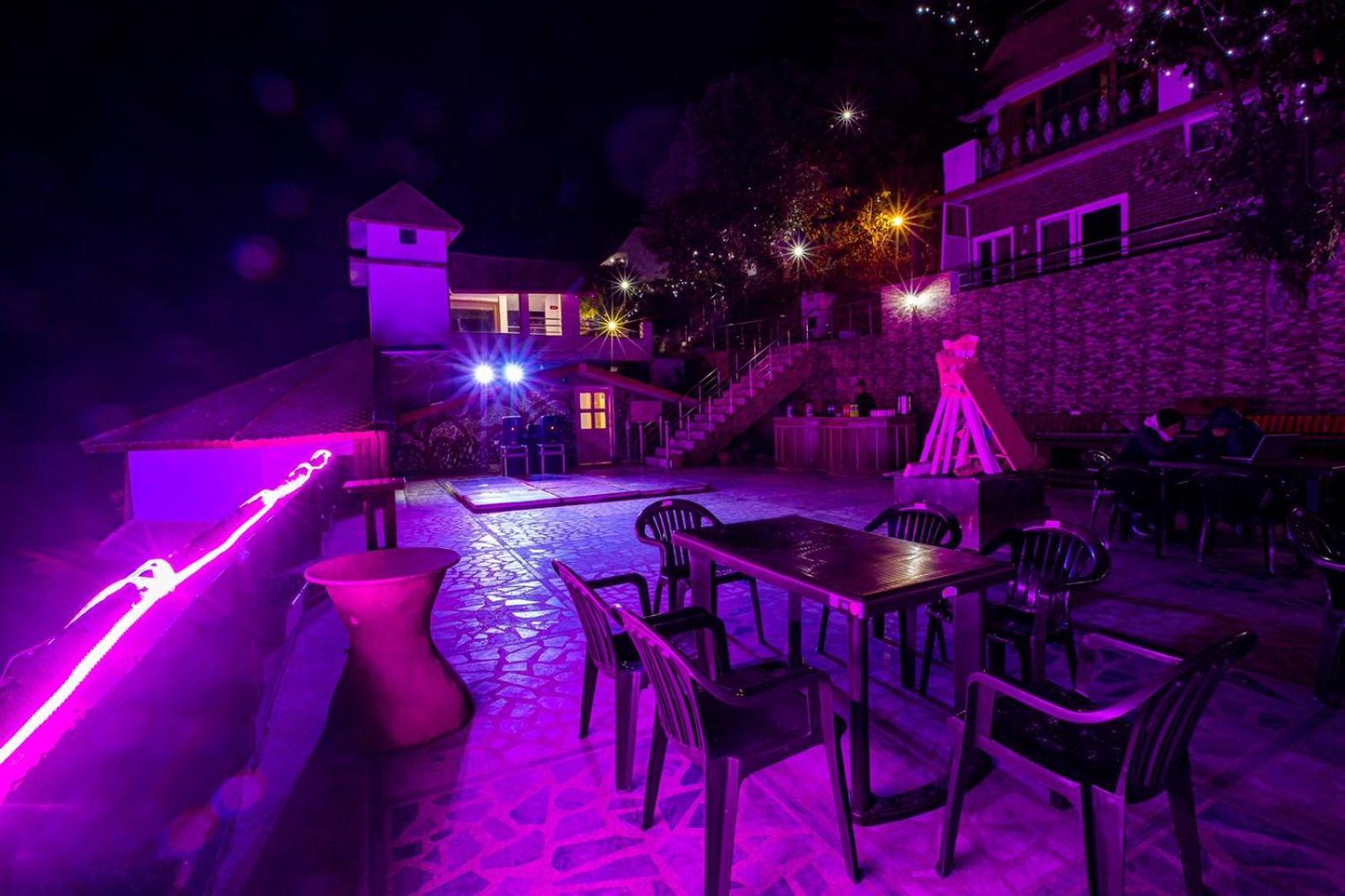 Blue Pine Resort Лансдаун Екстериор снимка