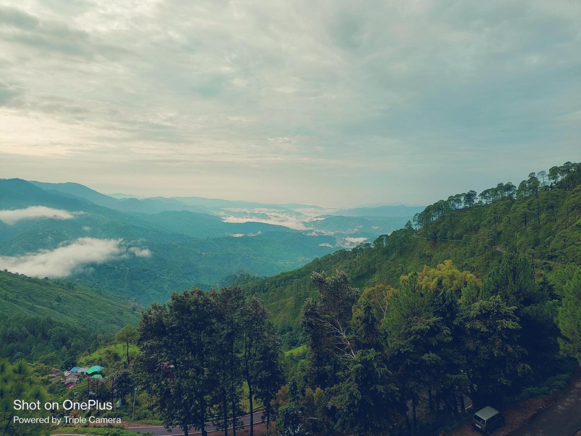 Blue Pine Resort Лансдаун Екстериор снимка