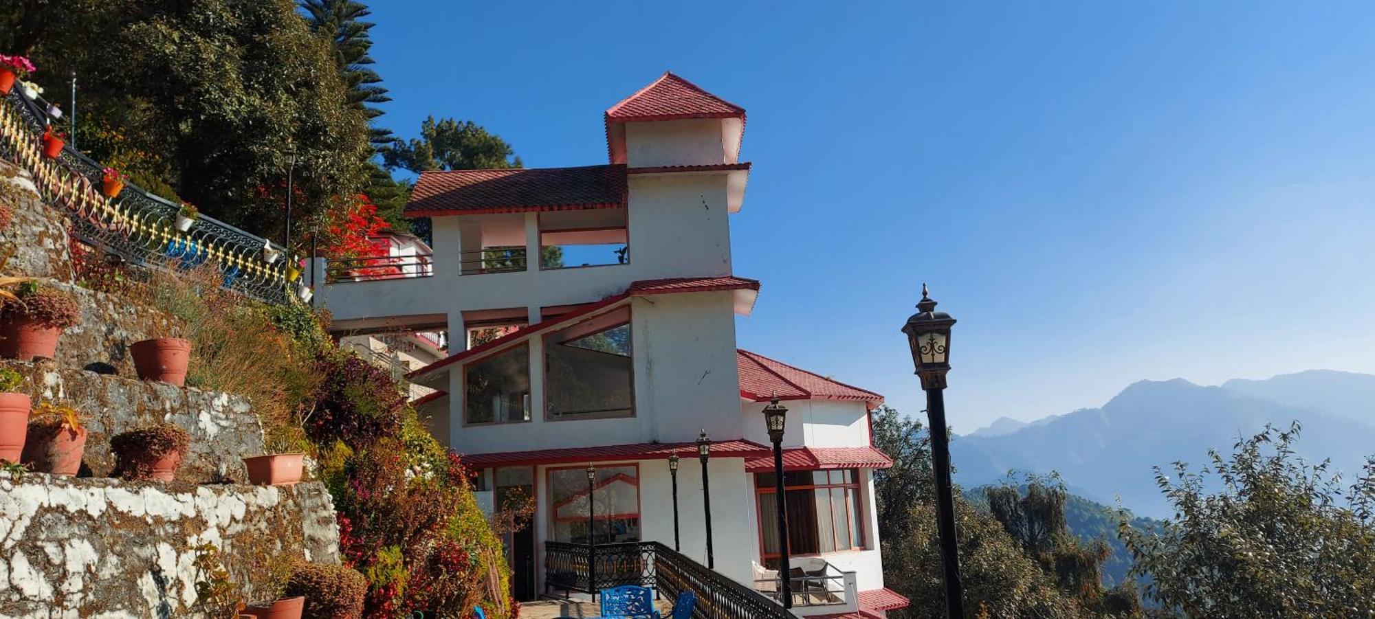 Blue Pine Resort Лансдаун Екстериор снимка
