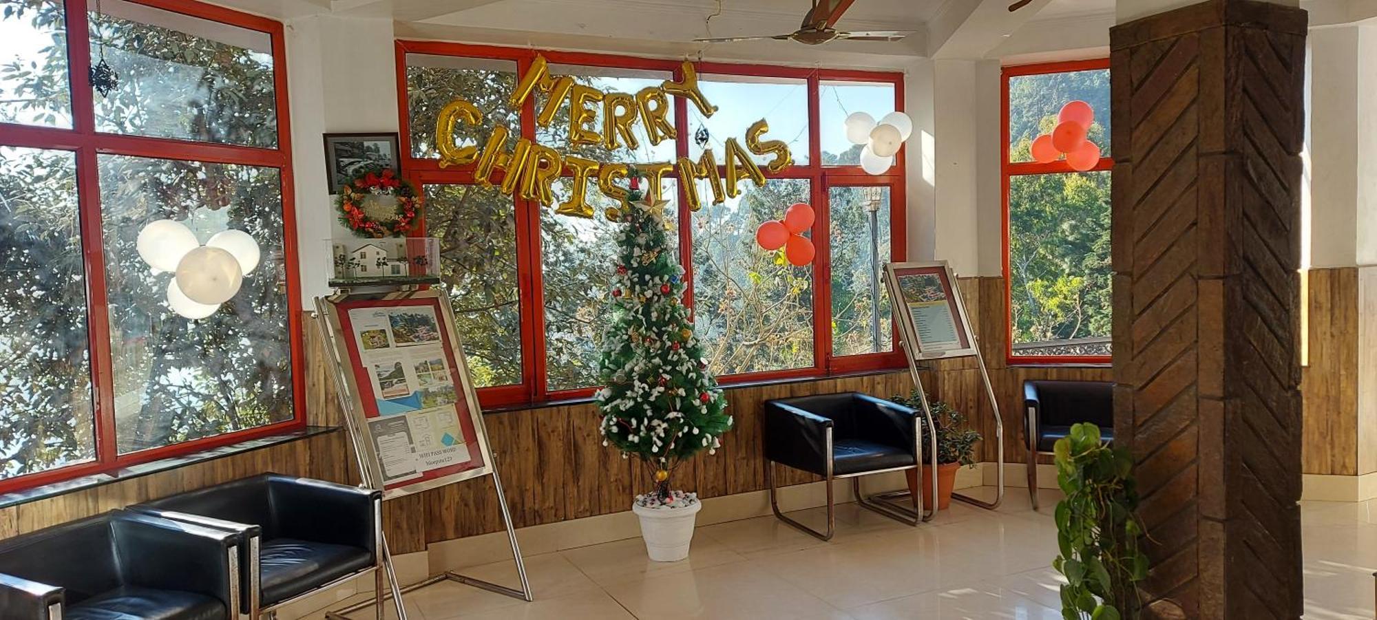 Blue Pine Resort Лансдаун Екстериор снимка