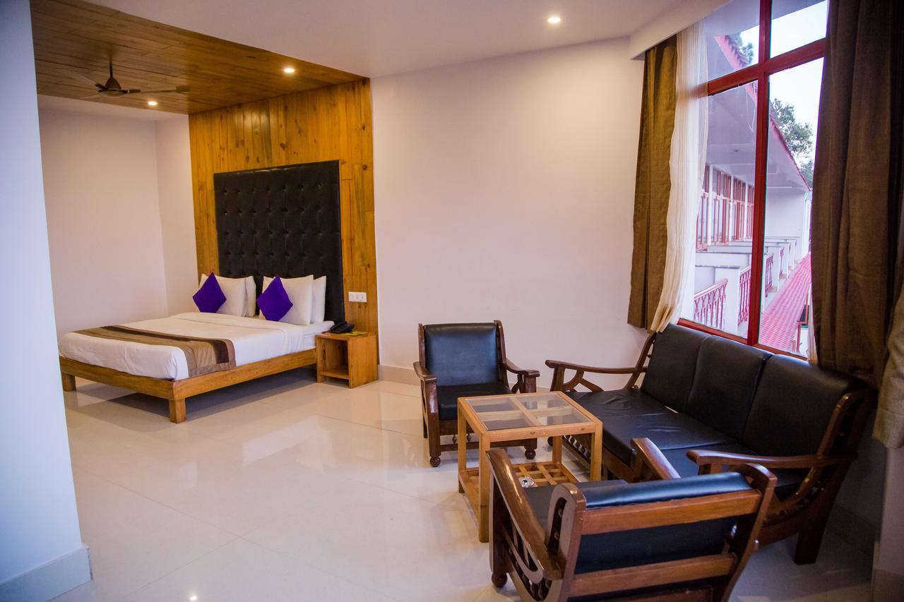 Blue Pine Resort Лансдаун Екстериор снимка